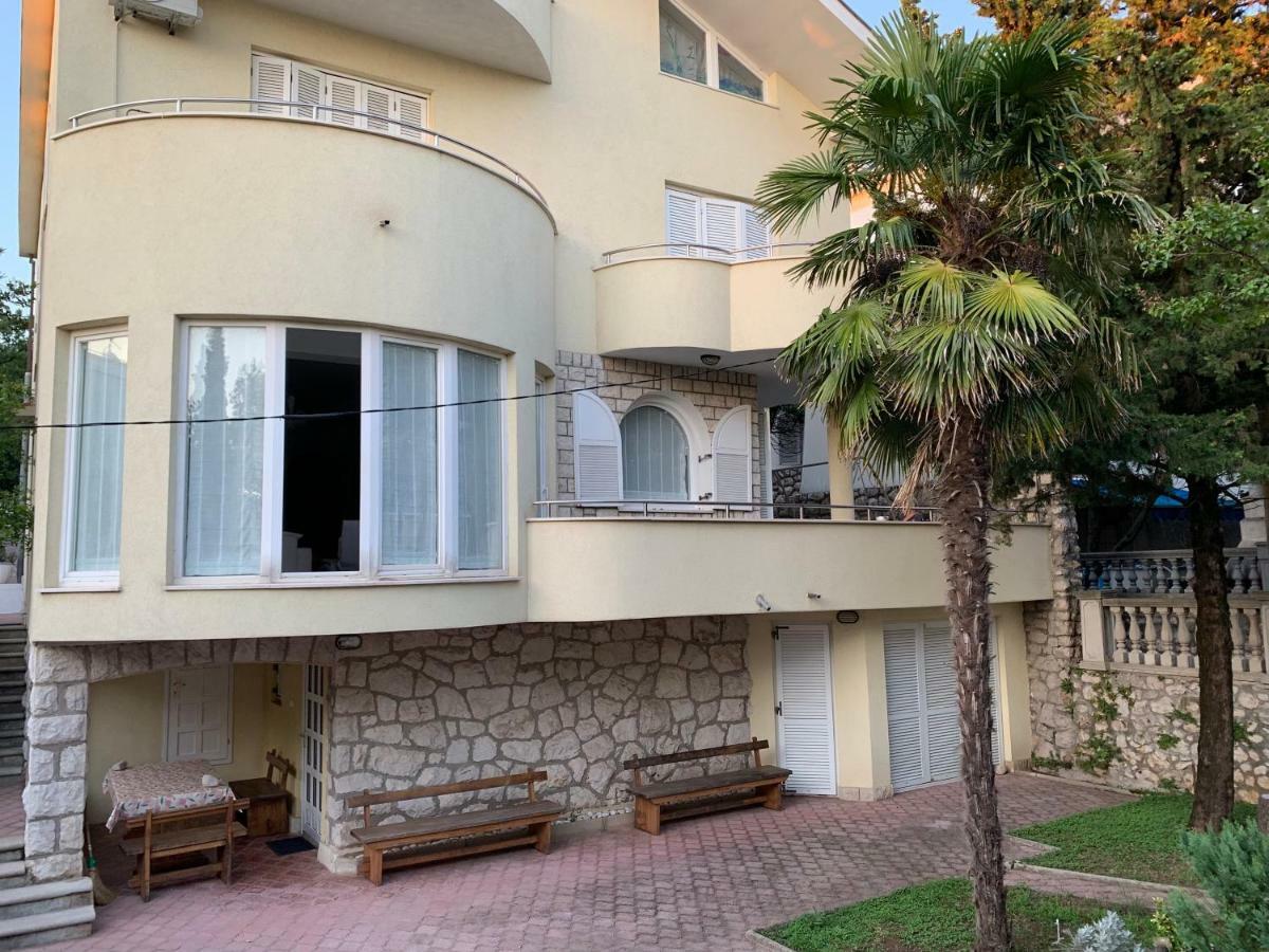 Apartments Lukas Novi Vinodolski Esterno foto